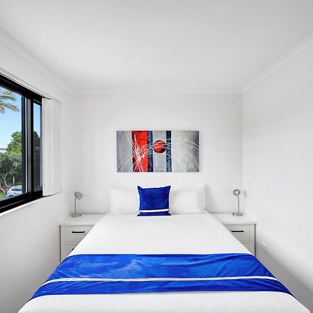 Montego Mermaid Beach Motel Голд-Кост Экстерьер фото