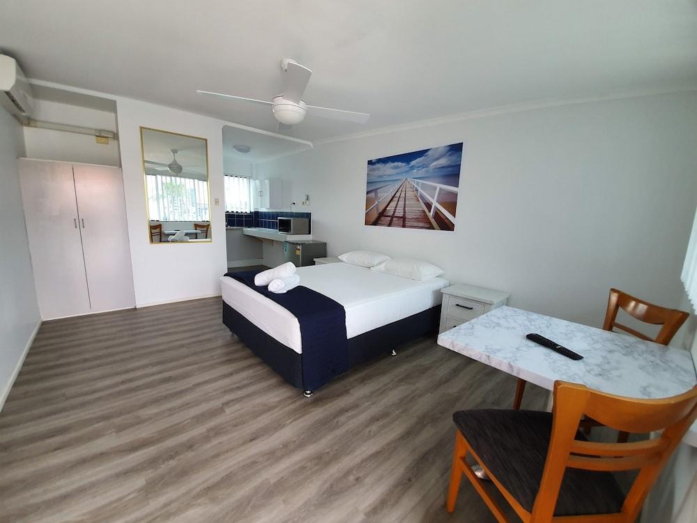 Montego Mermaid Beach Motel Голд-Кост Экстерьер фото