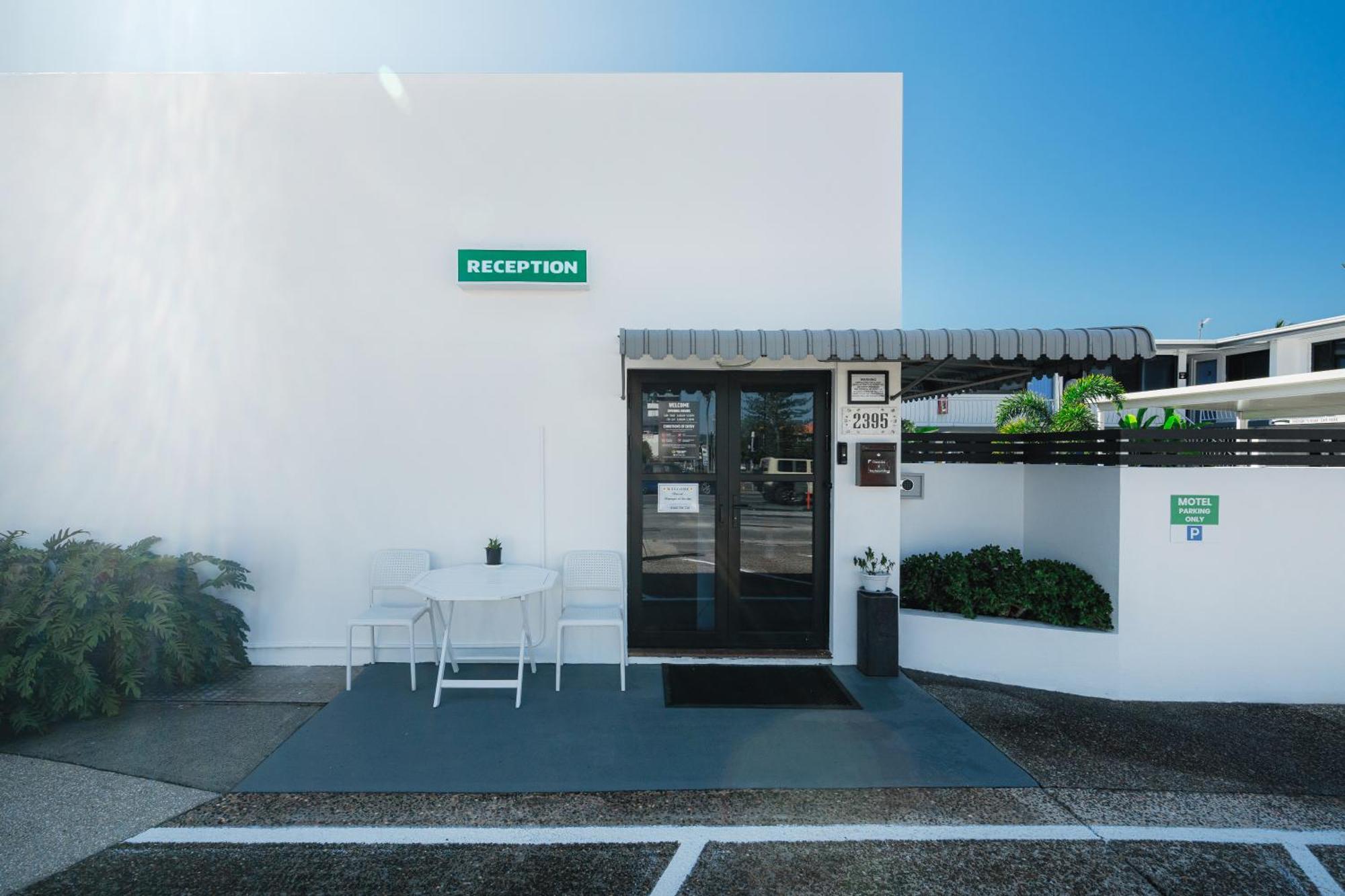 Montego Mermaid Beach Motel Голд-Кост Экстерьер фото