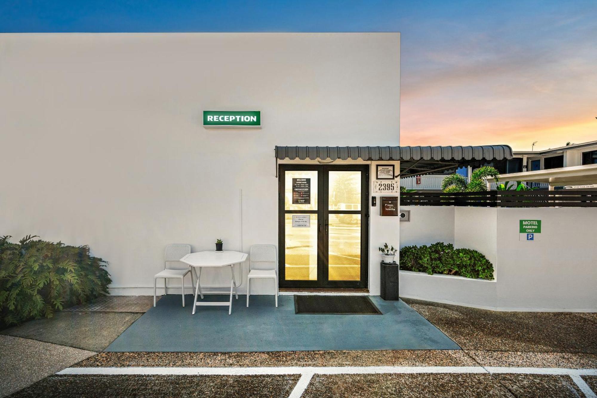 Montego Mermaid Beach Motel Голд-Кост Экстерьер фото