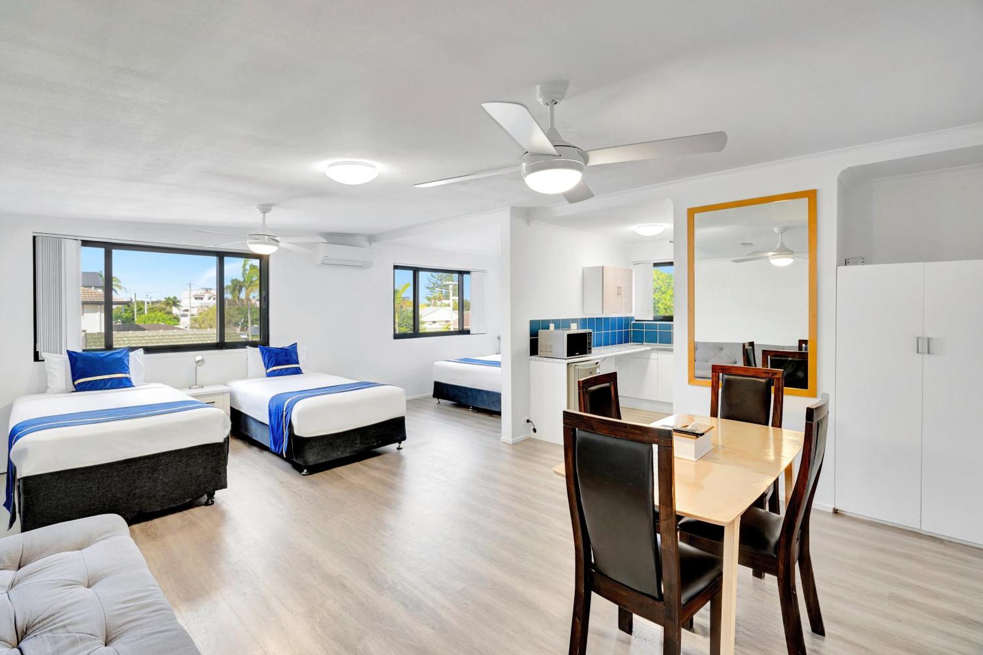 Montego Mermaid Beach Motel Голд-Кост Экстерьер фото