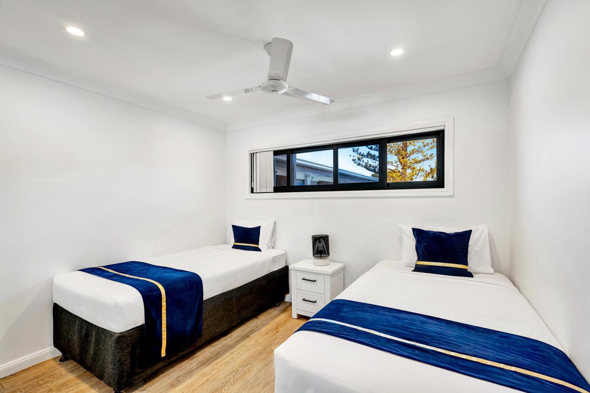 Montego Mermaid Beach Motel Голд-Кост Экстерьер фото