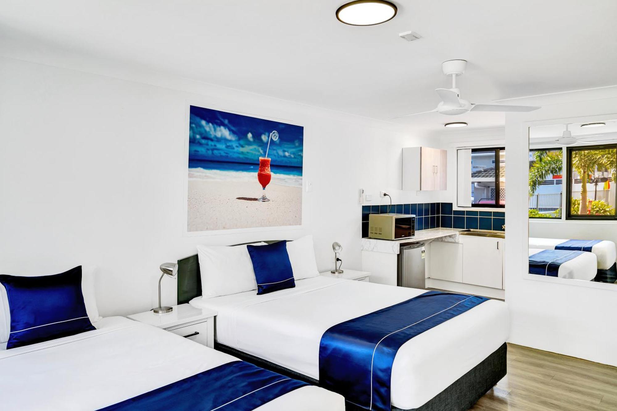 Montego Mermaid Beach Motel Голд-Кост Экстерьер фото