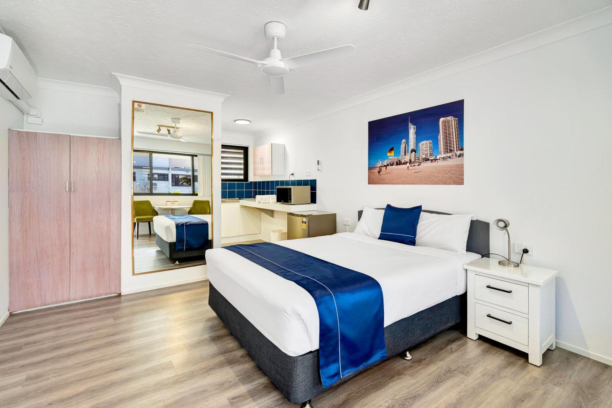 Montego Mermaid Beach Motel Голд-Кост Экстерьер фото