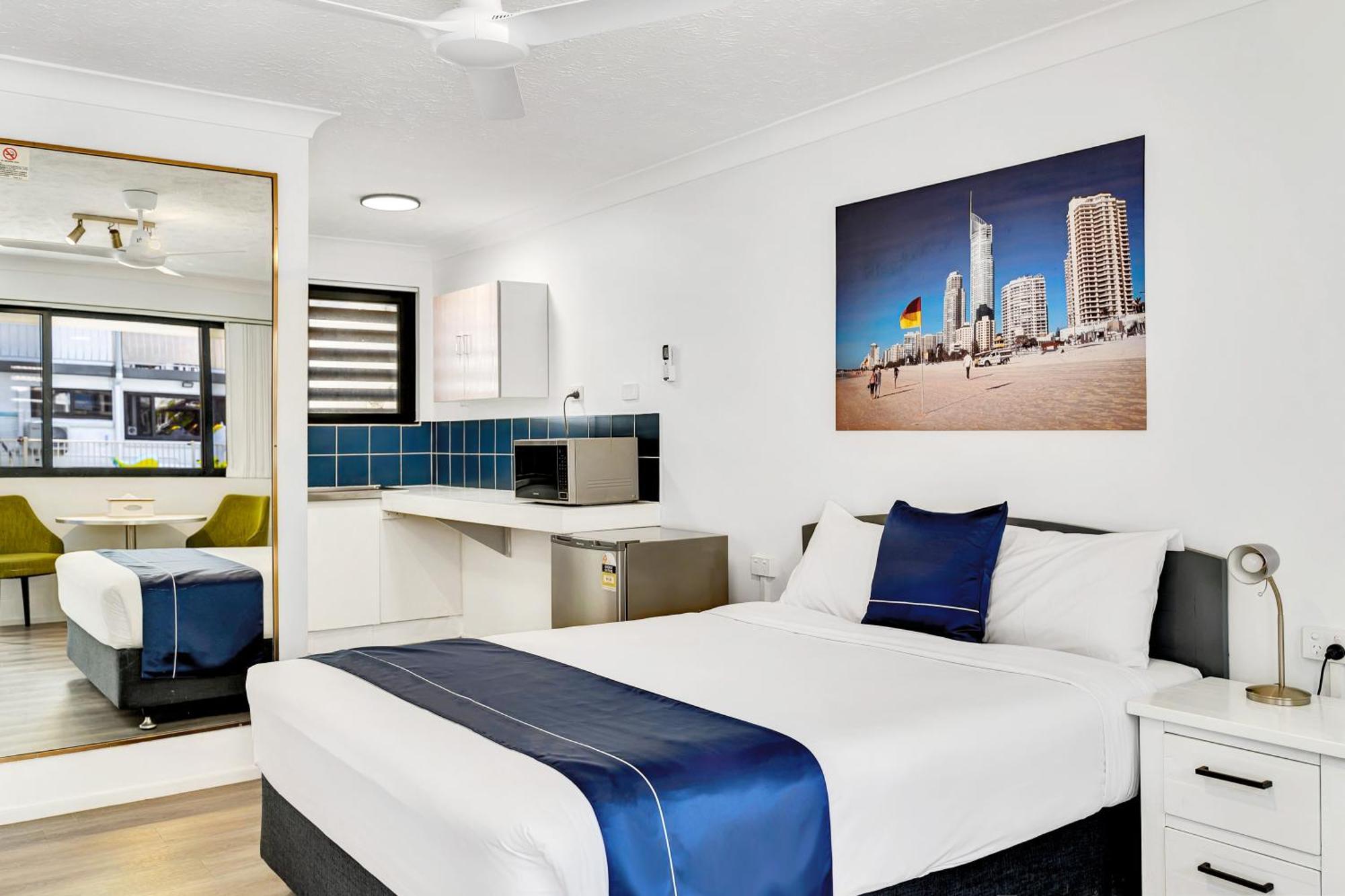 Montego Mermaid Beach Motel Голд-Кост Экстерьер фото